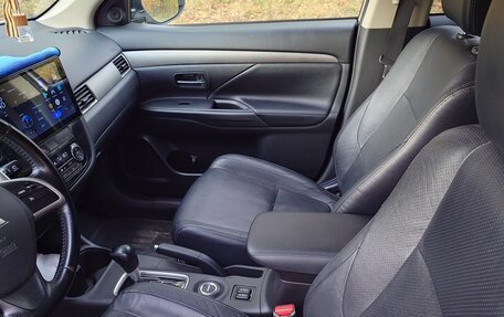 Mitsubishi Outlander III рестайлинг 3, 2014 год, 2 000 000 рублей, 7 фотография
