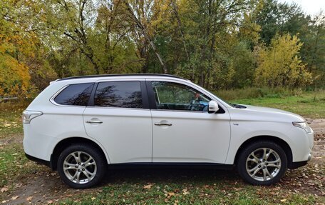 Mitsubishi Outlander III рестайлинг 3, 2014 год, 2 000 000 рублей, 6 фотография