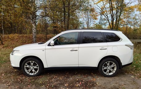 Mitsubishi Outlander III рестайлинг 3, 2014 год, 2 000 000 рублей, 5 фотография