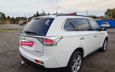 Mitsubishi Outlander III рестайлинг 3, 2014 год, 2 000 000 рублей, 3 фотография