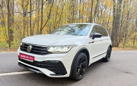 Volkswagen Tiguan II, 2021 год, 3 900 000 рублей, 1 фотография