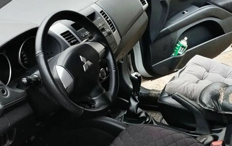 Mitsubishi Outlander III рестайлинг 3, 2011 год, 800 000 рублей, 8 фотография