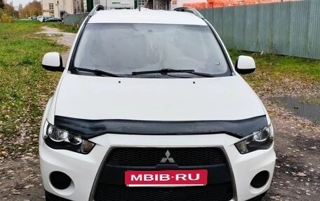 Mitsubishi Outlander III рестайлинг 3, 2011 год, 800 000 рублей, 3 фотография