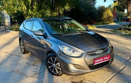 Hyundai Solaris II рестайлинг, 2011 год, 700 000 рублей, 1 фотография