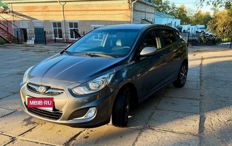 Hyundai Solaris II рестайлинг, 2011 год, 700 000 рублей, 5 фотография