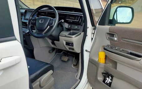 Honda Stepwgn IV, 2017 год, 1 290 000 рублей, 10 фотография
