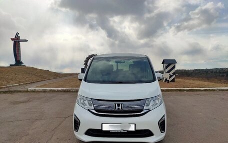 Honda Stepwgn IV, 2017 год, 1 290 000 рублей, 2 фотография