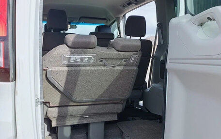 Honda Stepwgn IV, 2017 год, 1 290 000 рублей, 15 фотография
