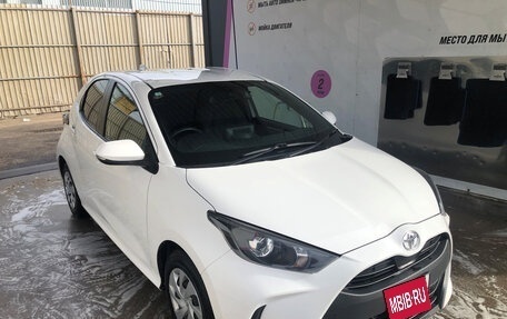 Toyota Yaris, 2021 год, 1 050 000 рублей, 1 фотография