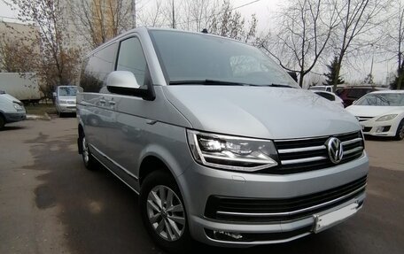 Volkswagen Multivan T6 рестайлинг, 2019 год, 6 200 000 рублей, 2 фотография
