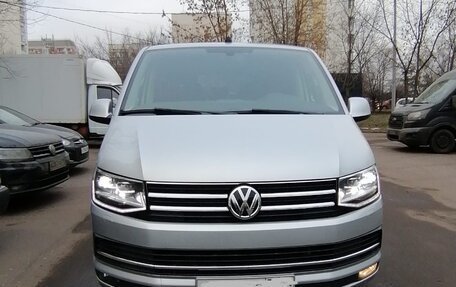 Volkswagen Multivan T6 рестайлинг, 2019 год, 6 200 000 рублей, 3 фотография