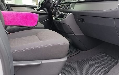 Volkswagen Multivan T6 рестайлинг, 2019 год, 6 200 000 рублей, 15 фотография