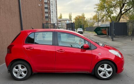 Toyota Yaris III рестайлинг, 2008 год, 700 000 рублей, 4 фотография