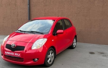 Toyota Yaris III рестайлинг, 2008 год, 700 000 рублей, 2 фотография