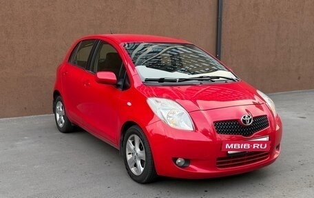 Toyota Yaris III рестайлинг, 2008 год, 700 000 рублей, 3 фотография