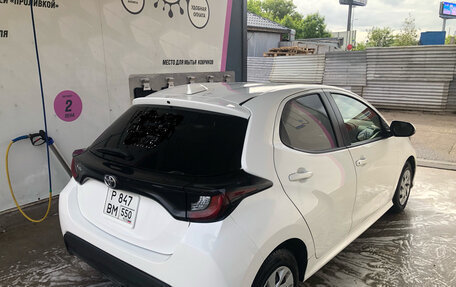 Toyota Yaris, 2021 год, 1 050 000 рублей, 7 фотография