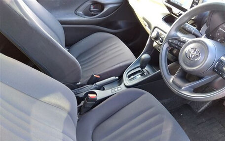 Toyota Yaris, 2021 год, 1 050 000 рублей, 16 фотография