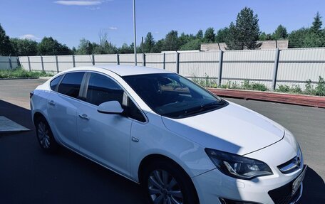 Opel Astra J, 2013 год, 375 000 рублей, 2 фотография