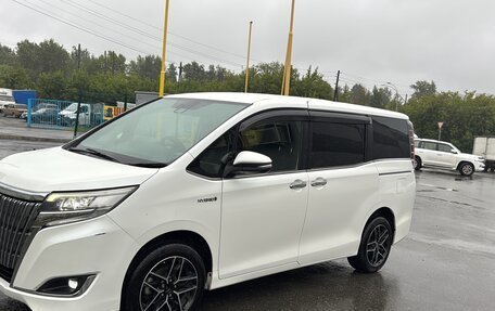 Toyota Esquire I, 2017 год, 1 750 000 рублей, 6 фотография