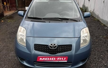 Toyota Yaris III рестайлинг, 2006 год, 700 000 рублей, 1 фотография