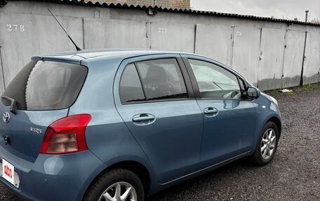 Toyota Yaris III рестайлинг, 2006 год, 700 000 рублей, 3 фотография