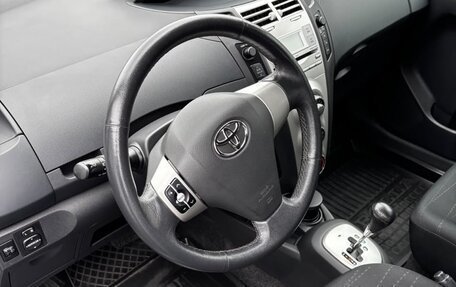 Toyota Yaris III рестайлинг, 2006 год, 700 000 рублей, 10 фотография