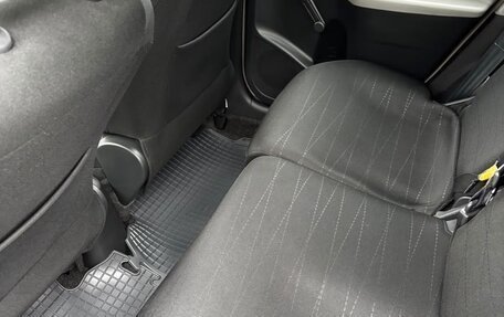 Toyota Yaris III рестайлинг, 2006 год, 700 000 рублей, 8 фотография