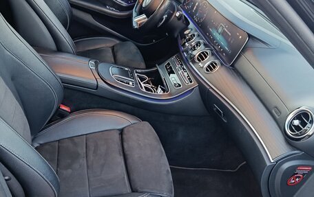 Mercedes-Benz E-Класс, 2022 год, 4 100 000 рублей, 10 фотография