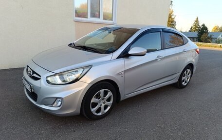 Hyundai Solaris II рестайлинг, 2013 год, 700 000 рублей, 3 фотография