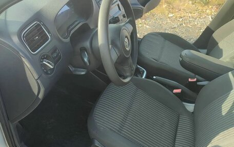 Volkswagen Polo VI (EU Market), 2012 год, 450 000 рублей, 18 фотография