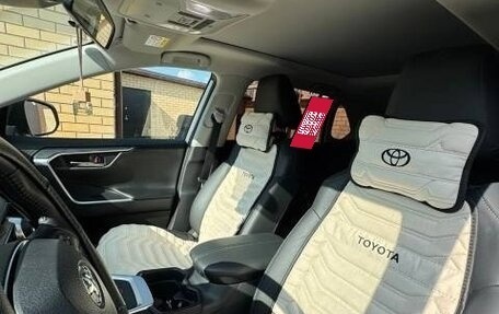 Toyota RAV4, 2025 год, 3 890 000 рублей, 12 фотография