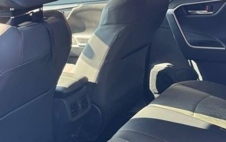Toyota RAV4, 2025 год, 3 890 000 рублей, 13 фотография