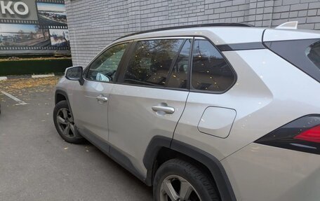 Toyota RAV4, 2019 год, 2 500 000 рублей, 4 фотография