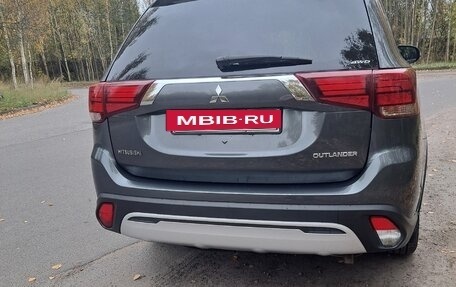Mitsubishi Outlander III рестайлинг 3, 2020 год, 2 000 000 рублей, 3 фотография