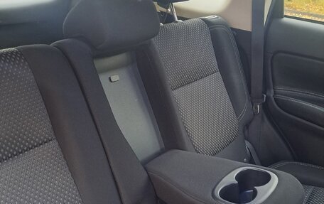 Mitsubishi Outlander III рестайлинг 3, 2020 год, 2 000 000 рублей, 10 фотография