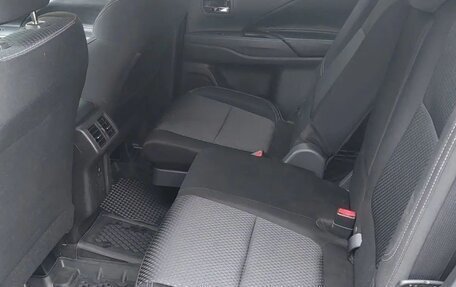 Mitsubishi Outlander III рестайлинг 3, 2020 год, 2 000 000 рублей, 11 фотография