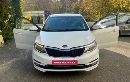 KIA Rio III рестайлинг, 2015 год, 560 000 рублей, 1 фотография