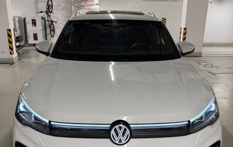Volkswagen Tiguan, 2024 год, 4 300 000 рублей, 2 фотография
