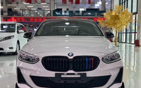 BMW 1 серия, 2023 год, 1 450 000 рублей, 1 фотография
