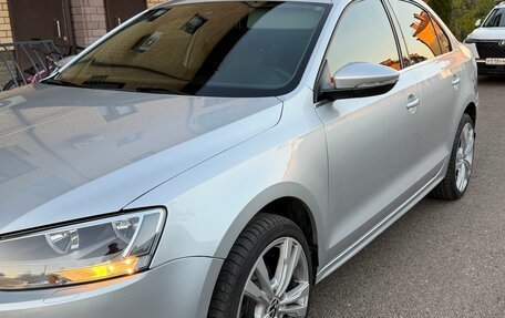 Volkswagen Jetta VI, 2013 год, 1 200 000 рублей, 2 фотография