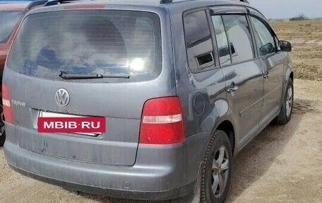 Volkswagen Touran III, 2006 год, 380 000 рублей, 2 фотография