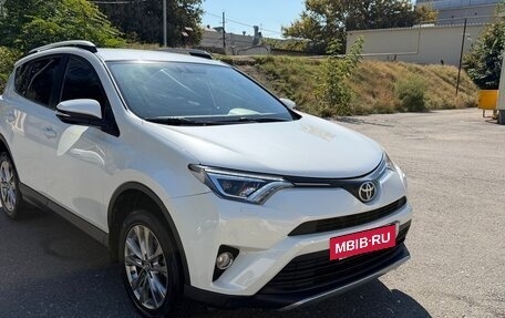 Toyota RAV4, 2016 год, 1 950 000 рублей, 9 фотография