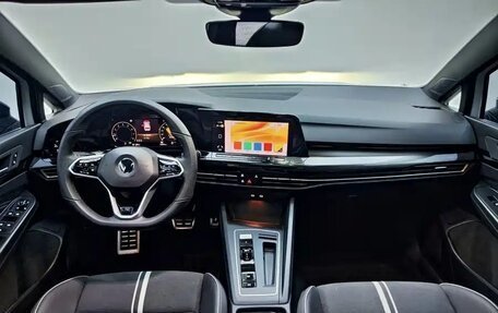 Volkswagen Golf VIII, 2022 год, 7 777 777 рублей, 12 фотография