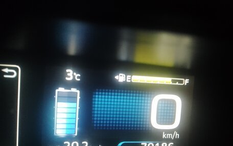 Toyota Prius IV XW50, 2017 год, 2 150 000 рублей, 5 фотография
