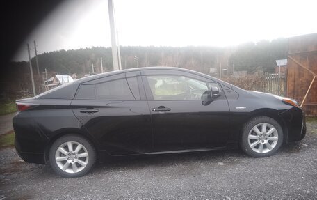 Toyota Prius IV XW50, 2017 год, 2 150 000 рублей, 4 фотография