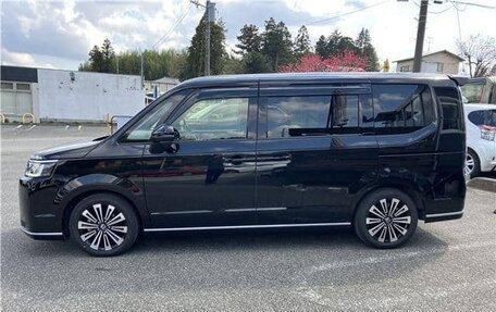 Honda Stepwgn, 2022 год, 1 930 000 рублей, 6 фотография