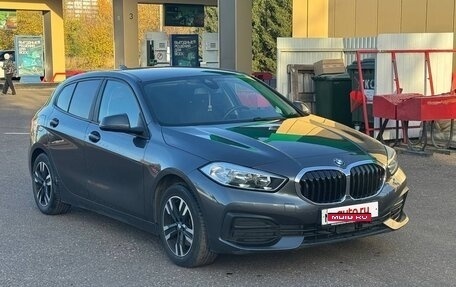 BMW 1 серия, 2019 год, 2 400 000 рублей, 2 фотография