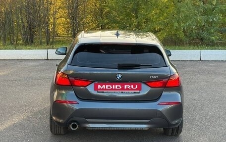 BMW 1 серия, 2019 год, 2 400 000 рублей, 5 фотография