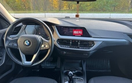 BMW 1 серия, 2019 год, 2 400 000 рублей, 10 фотография