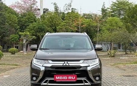 Mitsubishi Outlander III рестайлинг 3, 2019 год, 1 590 222 рублей, 3 фотография